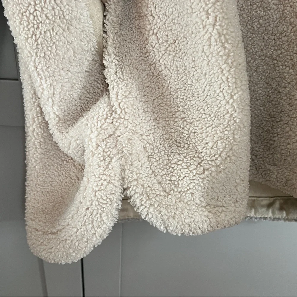 Zara Off-White Sherpa Jacket with Buttons - Picture 4 of 6